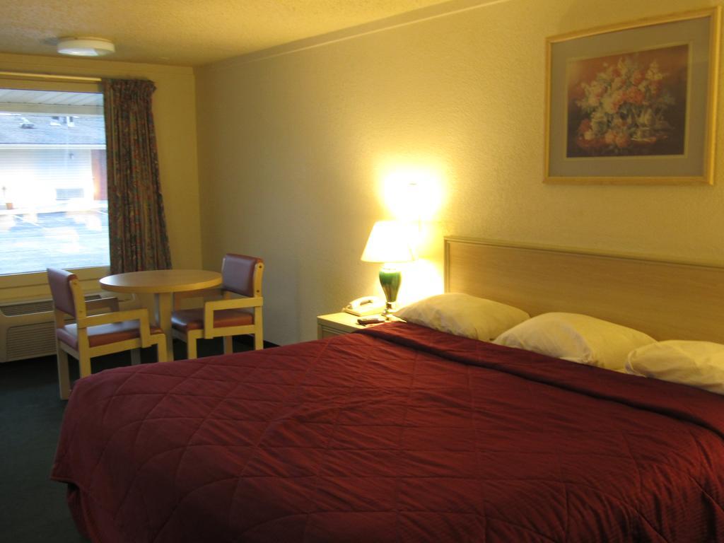Austin Town Inn Austintown ภายนอก รูปภาพ
