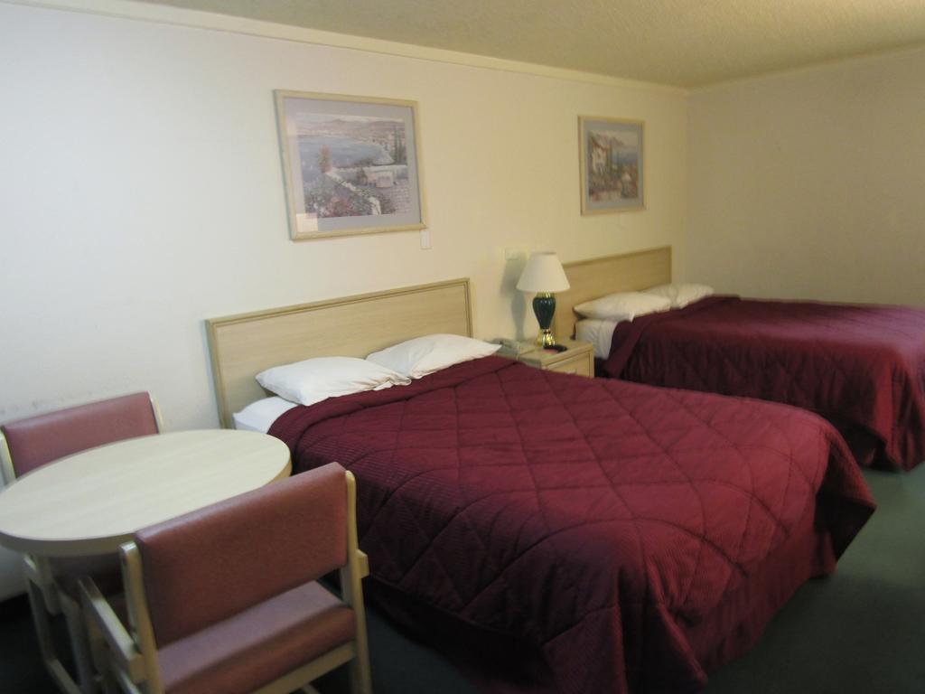 Austin Town Inn Austintown ภายนอก รูปภาพ